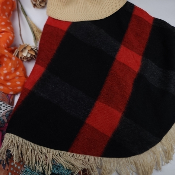 Wool Blend Red Black Plaid Poncho Onesize - Picture 6 of 7